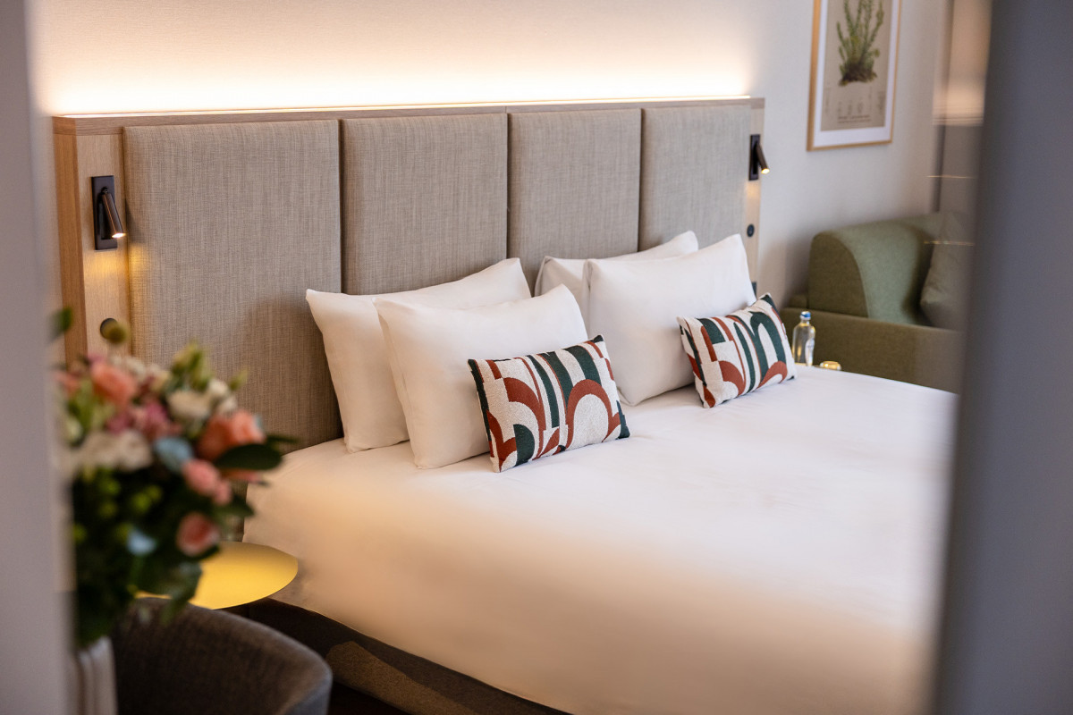 BLOOMA Hotel Liège Centre - Handwritten Collection - King size Bed & Single Sofa Bed
