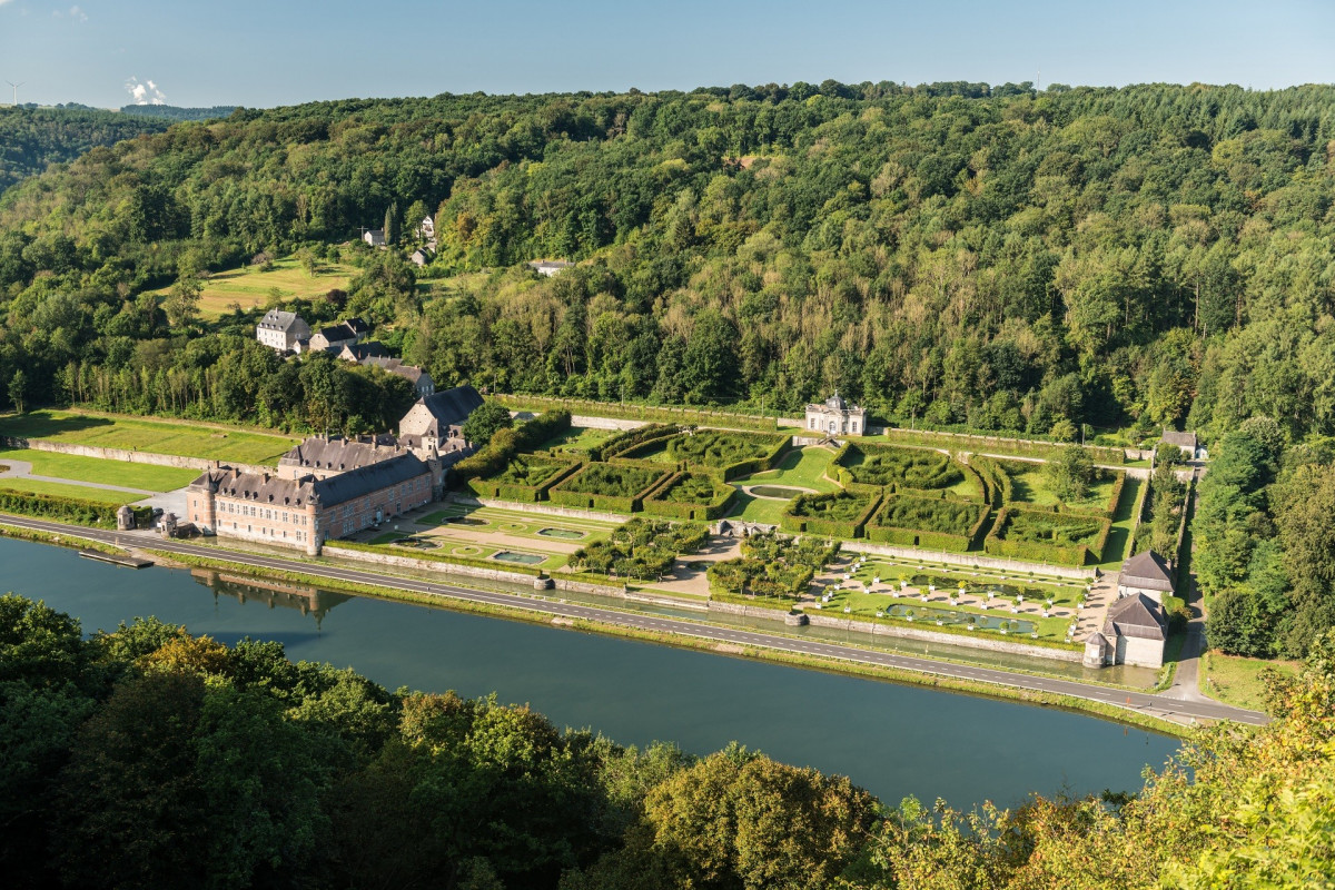 Schloss und Gärten von Freÿr - Luftaufnahme des Anwesens