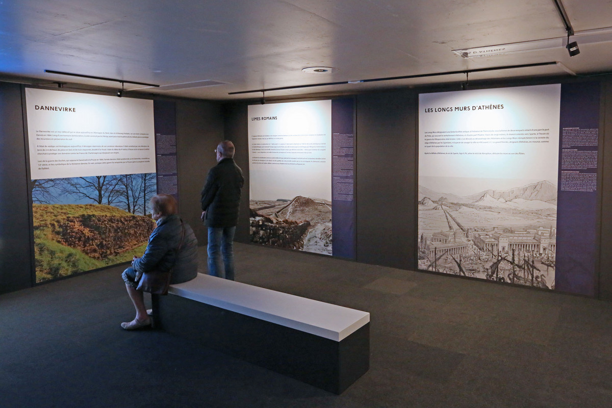 Exhibition: Extra Muros, beyond the walls