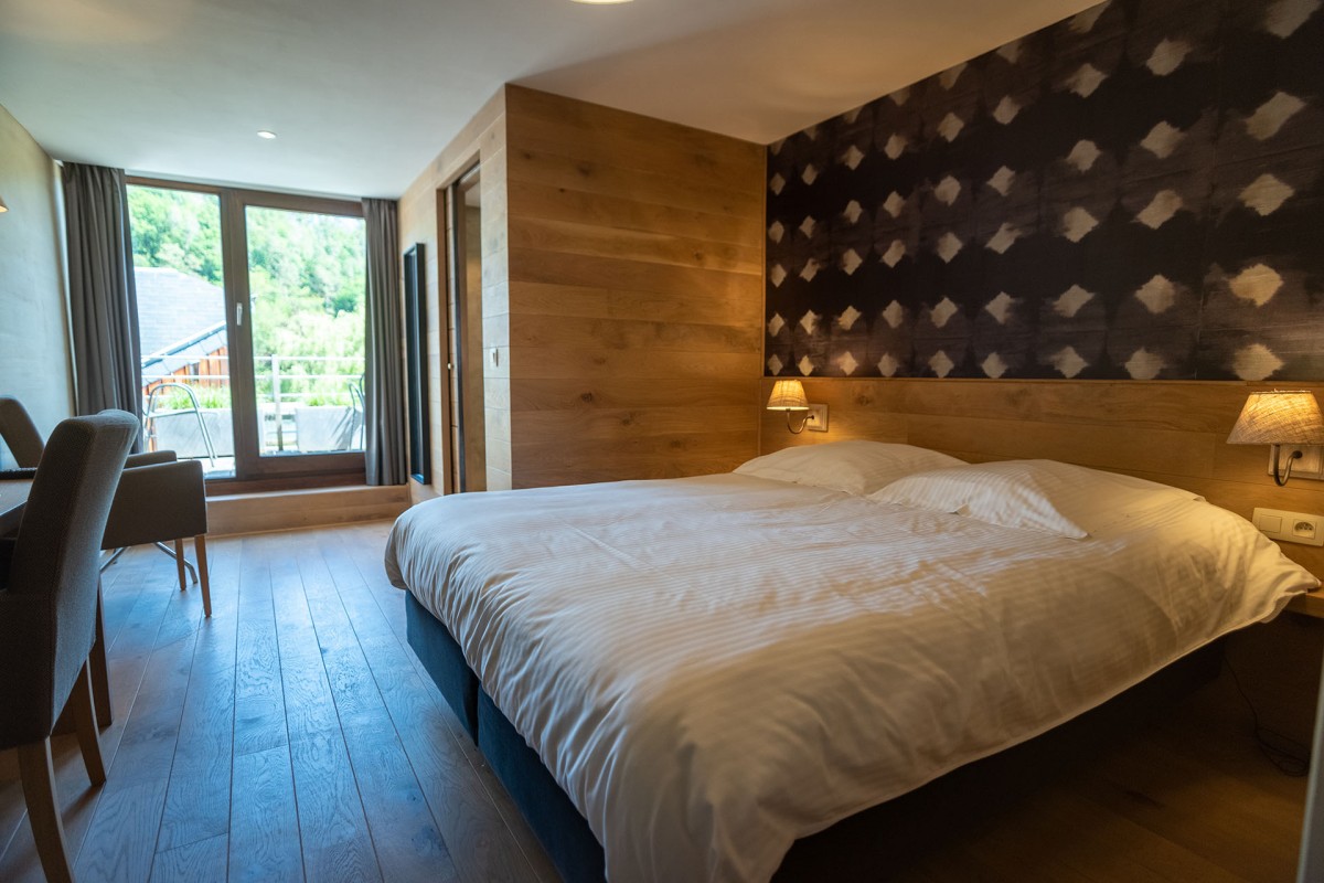 Logis Hostellerie la Claire Fontaine - Bedroom