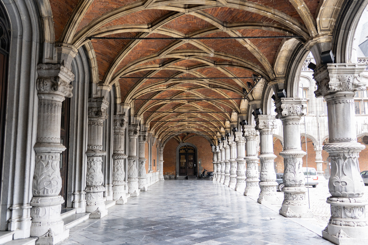 Palace of the Prince-Bishops - Inner courtyard - Columns