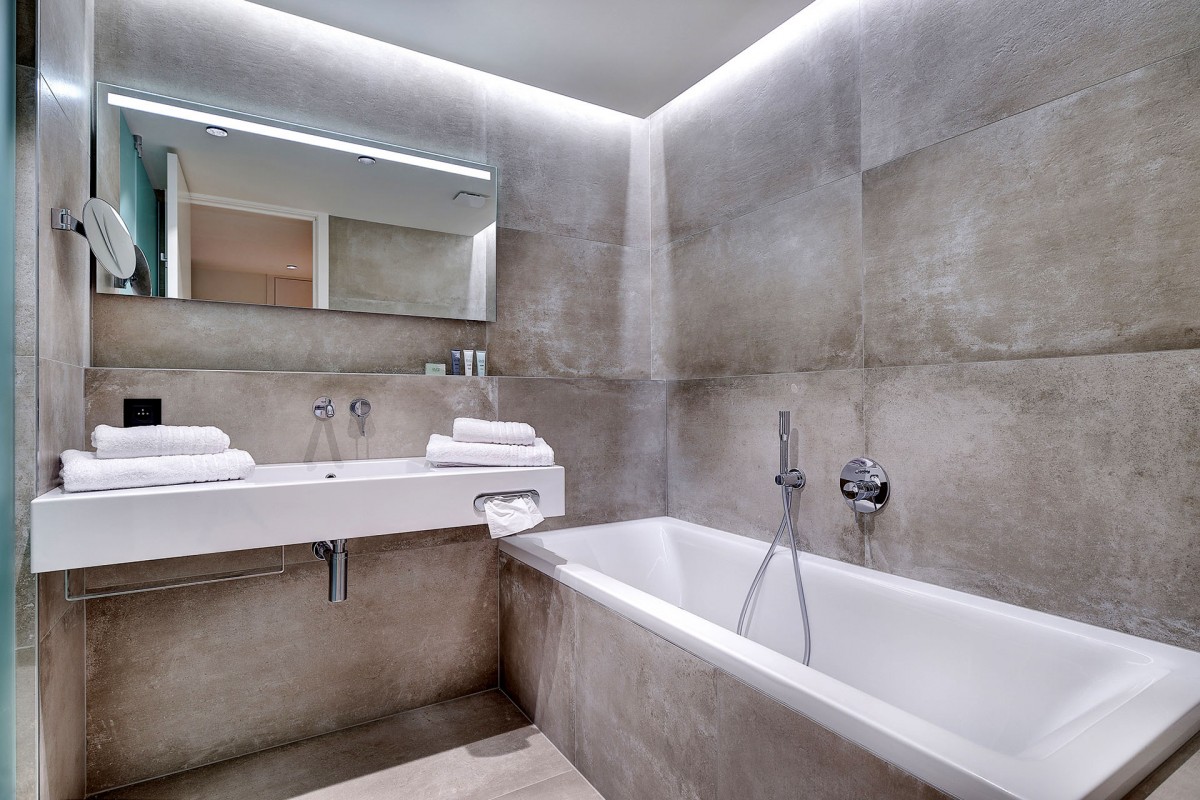 R Hotel Experiences