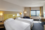 Park Inn Radisson Liège Airport - Grâce-Hollogne - Room - Airport view - Twin beds