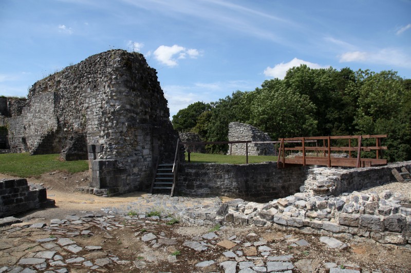 Ruinen der mittelalterlichen Burg von Moha