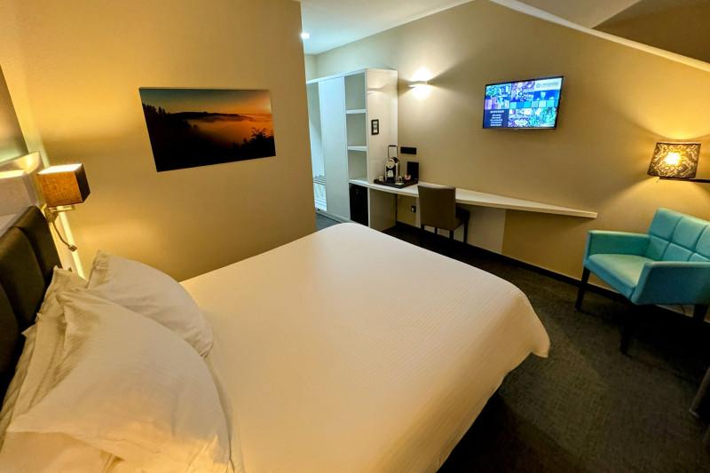 Hotel Bed and Breakfast L'Amandier - Libramont-Chevigny - Bedroom