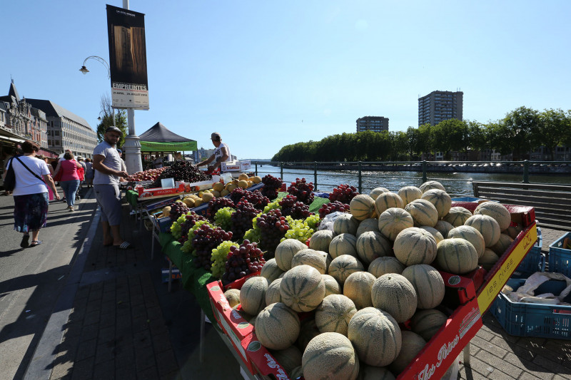 Marché dominical de la Batte - Liège - Etals de fruits et légumes