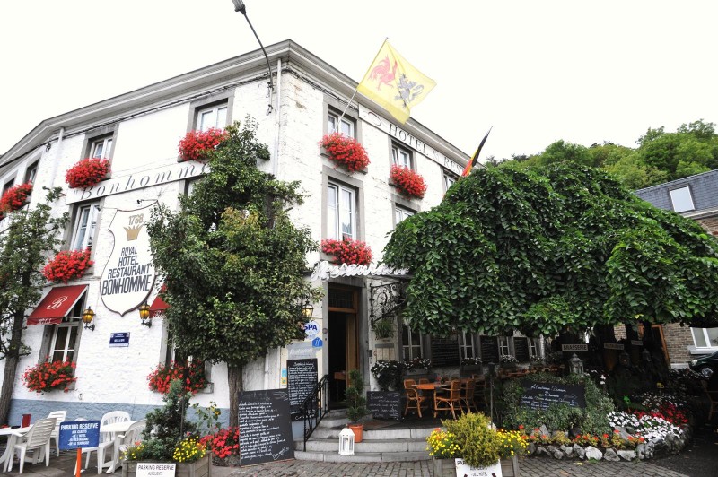 Royal Hotel Restaurant Bonhomme - Outside view