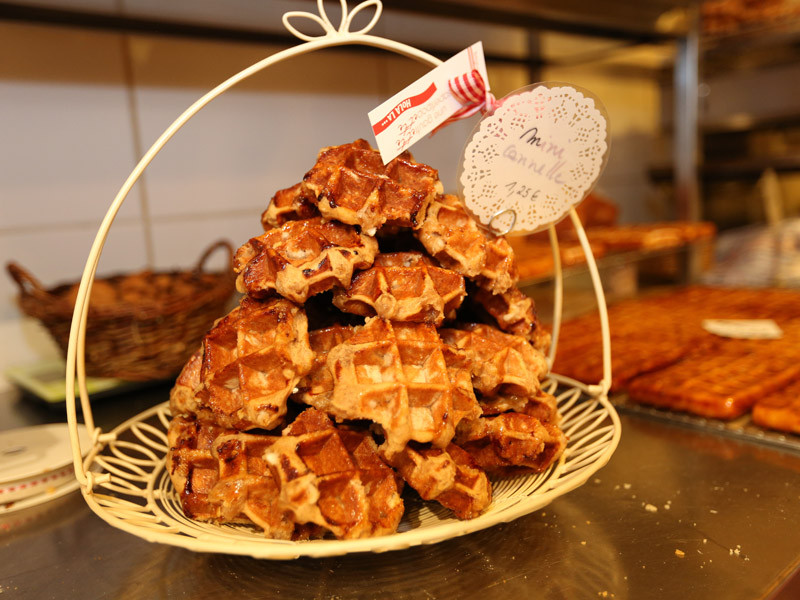 Tasting of a local specialty: Belgian waffles