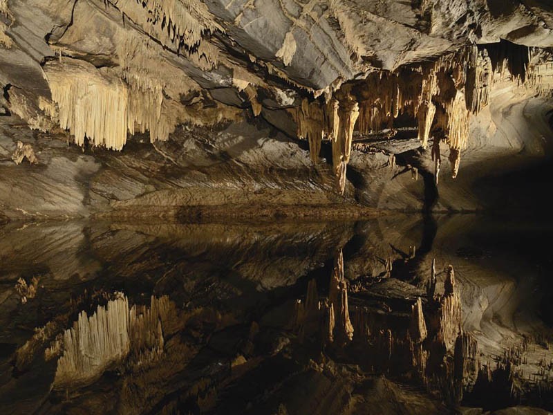 Grotten von Han