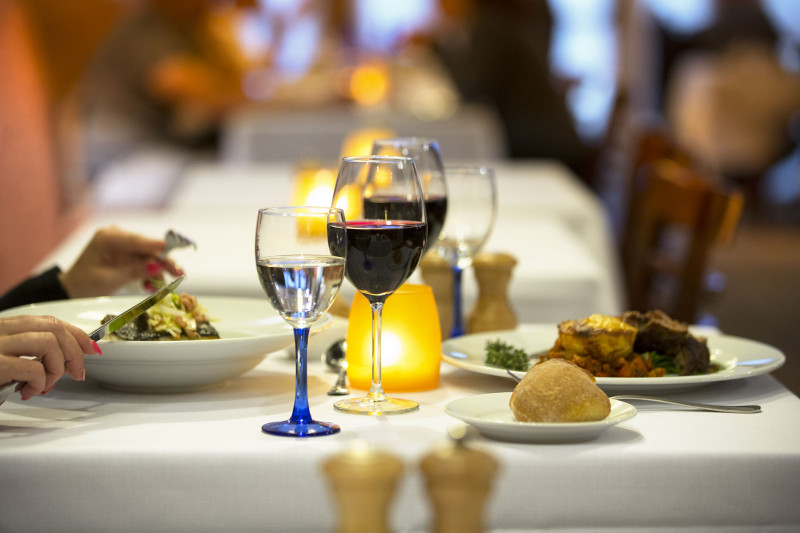 Repas dans un restaurant local à Durbuy